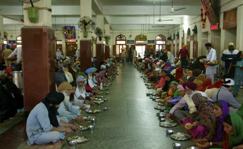 inside-the-world-s-largest-free-kitchen-sikhnet